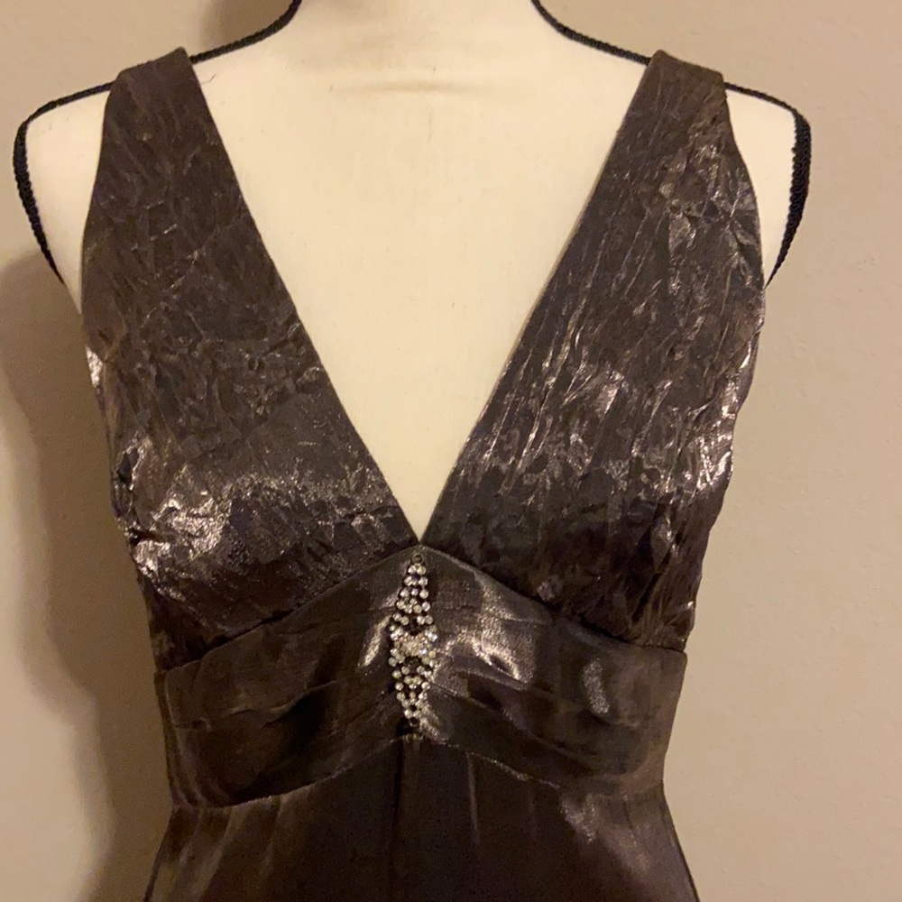 Women’s gown, size 6